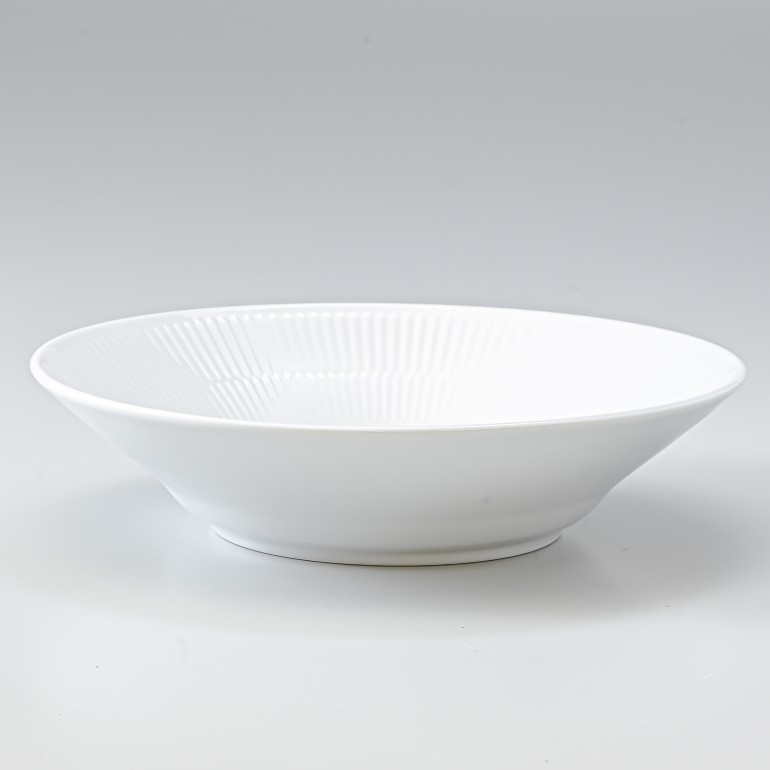 ロイヤルコペンハーゲン ホワイトフルーテッド ディーププレート 深皿 パスタプレート パスタ皿 スーププレート 24cm 2408606 日本未発売 1016940 北欧食器 洋食器 名入れ可有料 【スペシャルラッピング660円(別売り)】