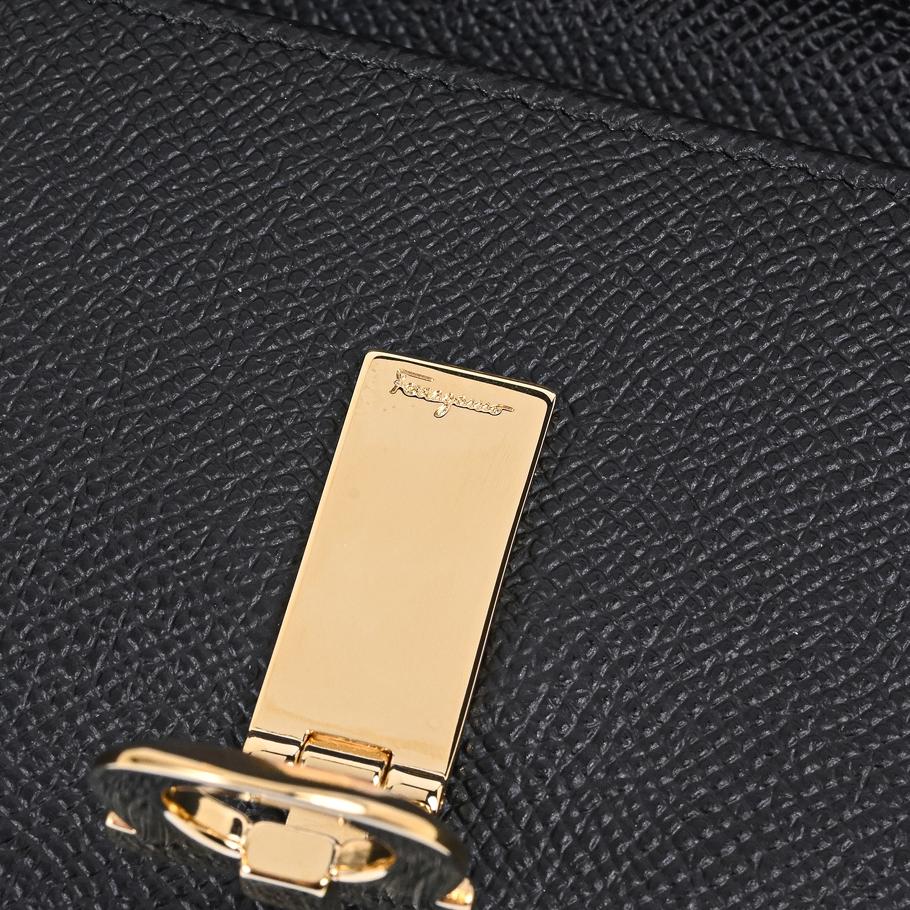 【名入れ可有料】【スペシャルラッピング付き】フェラガモ Salvatore Ferragamo サルヴァトーレフェラガモ 長財布 小銭入れ付き ウォレット ガンチーニ レディース ブラック 22D150 683312 0683312