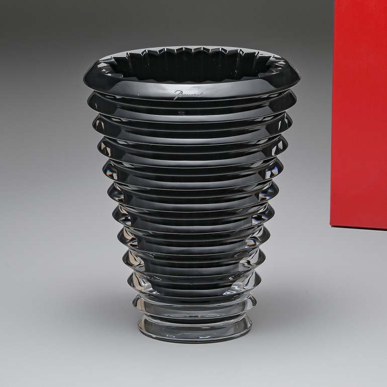 バカラ 名入れ対応 Baccarat 花瓶 ベース アイ EYE ノアール ブラック(ラッカージュ仕上げ) S 14.5cm 2814035 【熨斗対応】 インテリア オブジェ 置物 洋食器 <br>【スペシャルラッピング1100円(別売り)】