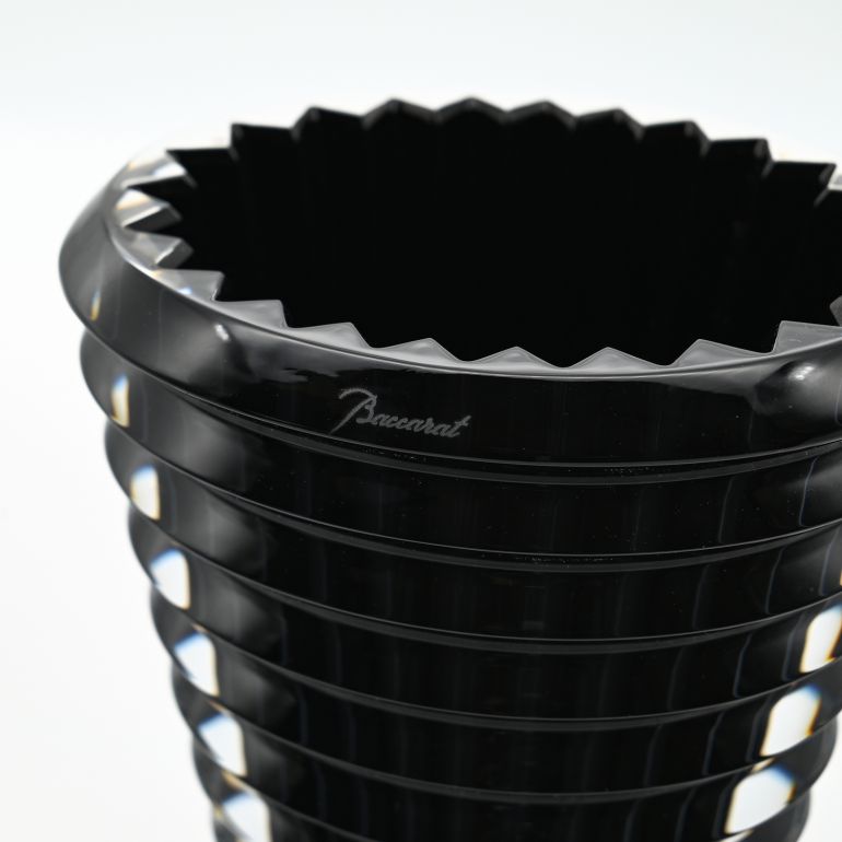 バカラ 名入れ対応 Baccarat 花瓶 ベース アイ EYE ノアール ブラック(ラッカージュ仕上げ) S 14.5cm 2814035 【熨斗対応】 インテリア オブジェ 置物 洋食器 <br>【スペシャルラッピング1100円(別売り)】