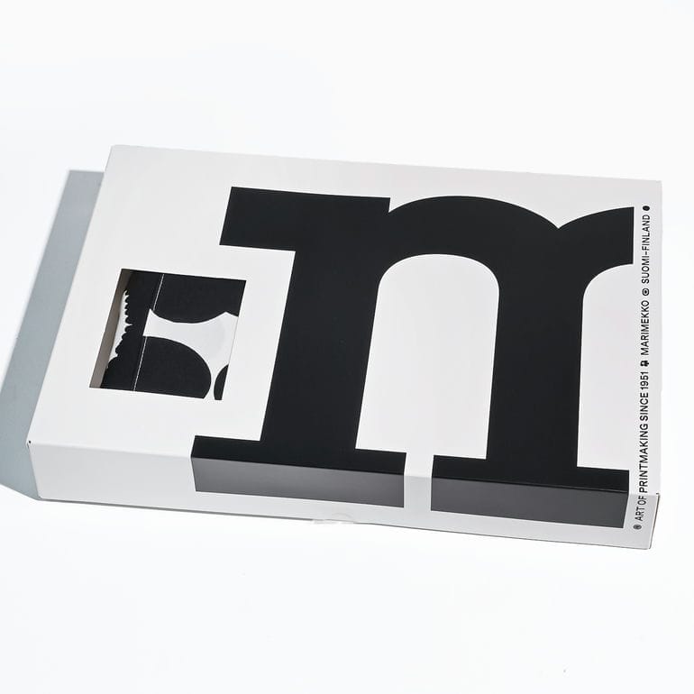 【刺しゅう名入れ可有料】マリメッコ marimekko キッチンセット エプロン ミトン ポットホルダー 鍋敷き Unikko ウニッコ ブラック ホワイト 71709 071709 190 北欧雑貨 北欧デザイン 【スペシャルラッピング660円(別売り)】