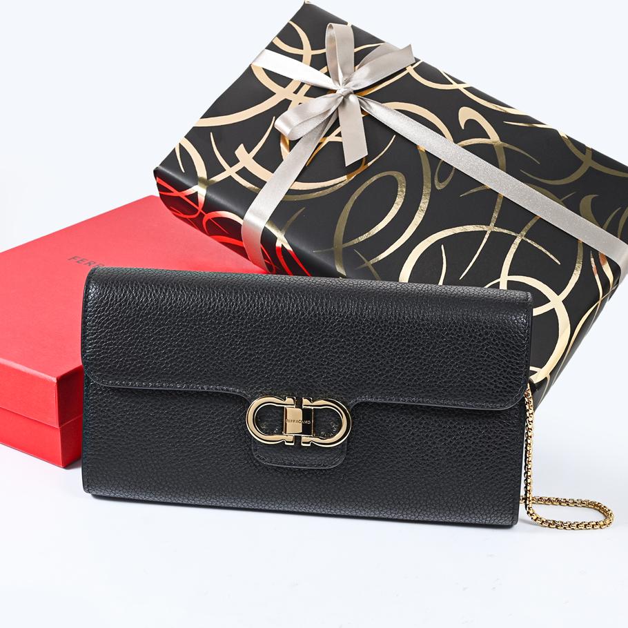 【スペシャルラッピング付き】フェラガモ Salvatore Ferragamo サルヴァトーレフェラガモ チェーンウォレット ショルダー 小銭入れ付き 長財布 ダブル・ガンチーニ レディース ブラック 220981 785769 0785769
