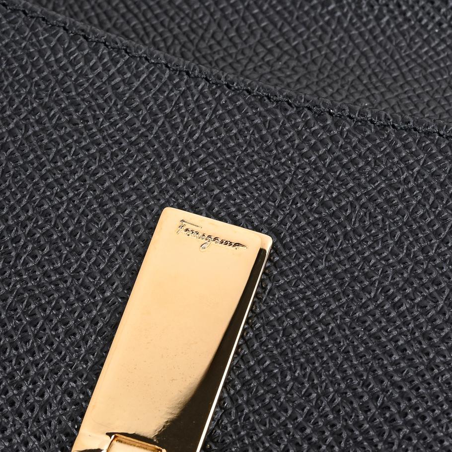 【名入れ可有料】【スペシャルラッピング付き】フェラガモ Salvatore Ferragamo サルヴァトーレフェラガモ 二つ折り財布 小銭入れ付き ウォレット ガンチーニ レディース ブラック 22C877 673998 0673998