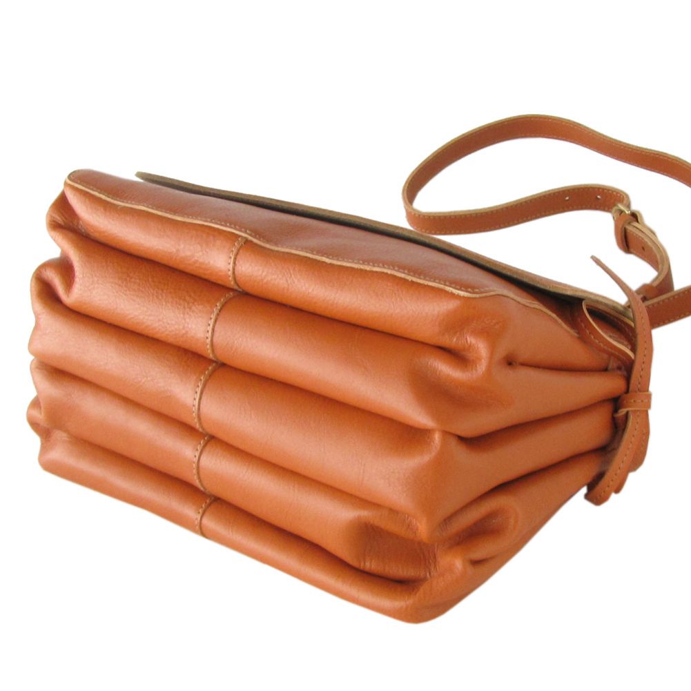 イルビゾンテ IL BISONTE バッグ ショルダーバッグ レディース ポシェット バケッタレザー キャラメル ヤキヌメ ゴールド A2793 EP 145O