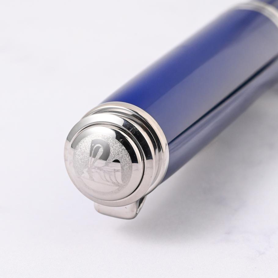 【名入れ可有料】ペリカン Pelikan 万年筆 スーべレーン メタルストライプブルー M815 ペン先EF(極細字) 特別生産品 高級筆記具 インク特典有 名入れギフト 万年筆 文房具【スペシャルラッピング660円(別売り)】
