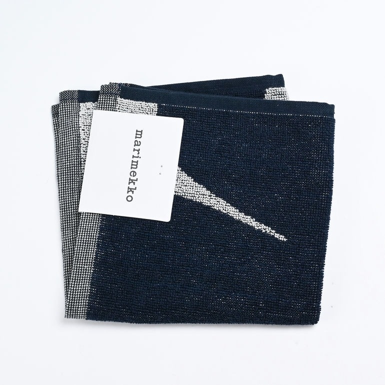 マリメッコ marimekko ハンドタオル 30×30cm ミニタオル レディース UNIKKO ウニッコ ハンカチ ホワイト×ダークブルー 070528 851 名入れ 刺しゅう可有料 北欧雑貨 北欧デザイン ネコポス限定 送料無料<br>【スペシャルラッピング660円(別売り)】