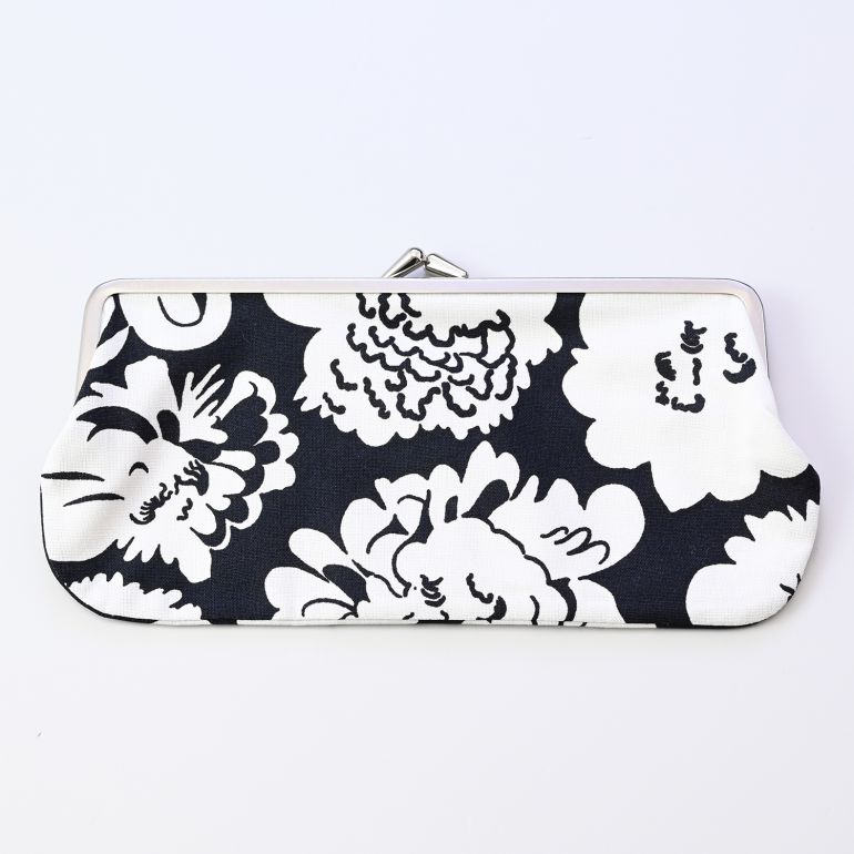 マリメッコ marimekko 小物入れ ポーチ ペンケース がま口 Puolikas Kukkaro Pieni Pioni ブラック×オフホワイト 091441 911 刺しゅう可有料 北欧雑貨 北欧デザイン ネコポス限定 送料無料<br>【スペシャルラッピング660円(別売り)】