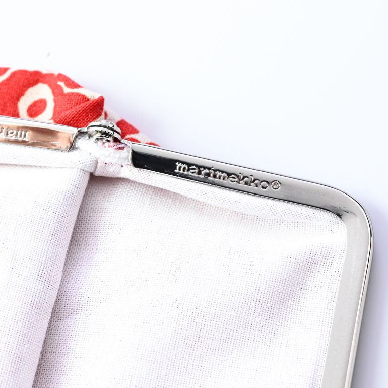 マリメッコ marimekko 小物入れ ポーチ ペンケース がま口 Puolikas Kukkaro Pieni Unikko ベージュ×レッド 091438 836 刺しゅう可有料 北欧雑貨 北欧デザイン ネコポス限定 送料無料