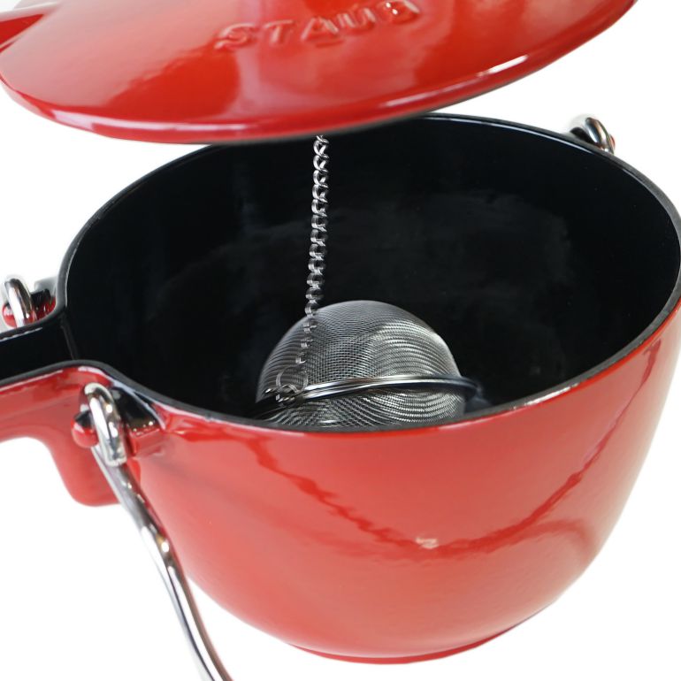 ストウブ staub ラウンド ティーポット 1.15L 丸型 やかん ケトル 1650006 チェリー (40509-904-0) 名入れ可有料 洋食器 【スペシャルラッピング1100円(別売り)】