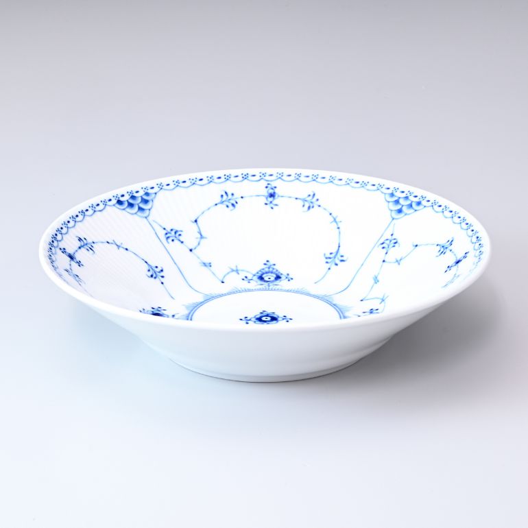 ロイヤルコペンハーゲン ブルーフルーテッド ハーフレース ディーププレート 24cm 1102606(1061053) 名入れ可有料 ※名入れ別売り 北欧食器 洋食器 ROYAL COPENHAGEN【スペシャルラッピング660円(別売り)】
