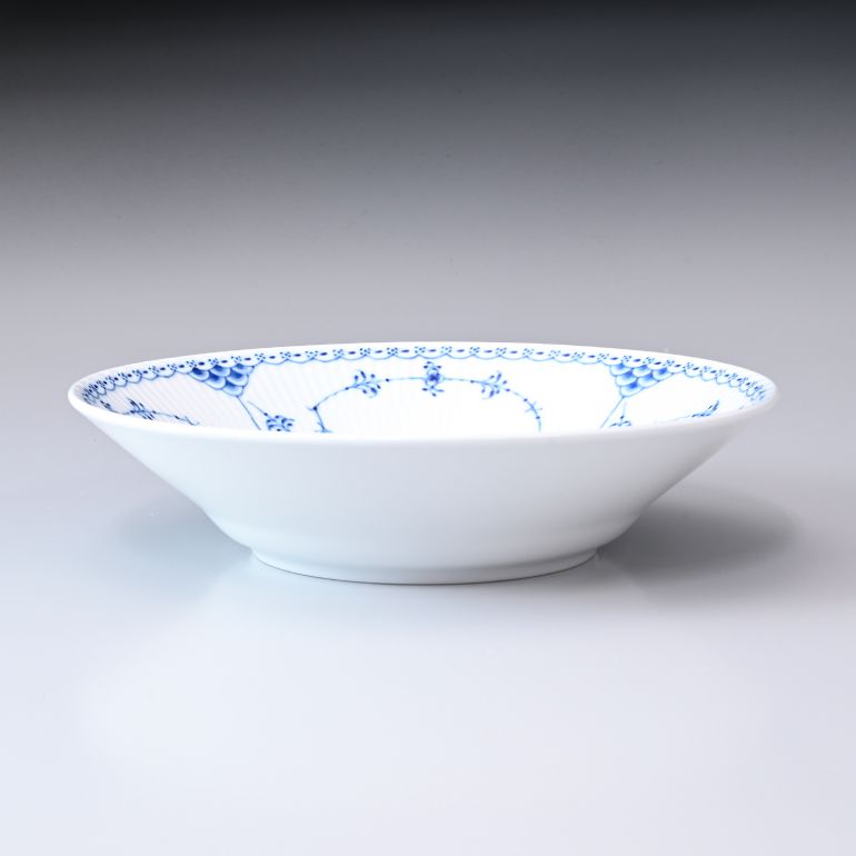 ロイヤルコペンハーゲン ブルーフルーテッド ハーフレース ディーププレート 24cm 1102606(1061053) 名入れ可有料 ※名入れ別売り 北欧食器 洋食器 ROYAL COPENHAGEN【スペシャルラッピング660円(別売り)】
