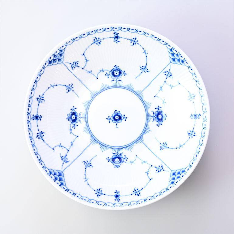 ロイヤルコペンハーゲン ブルーフルーテッド ハーフレース ディーププレート 24cm 1102606(1061053) 名入れ可有料 ※名入れ別売り 北欧食器 洋食器 ROYAL COPENHAGEN【スペシャルラッピング660円(別売り)】