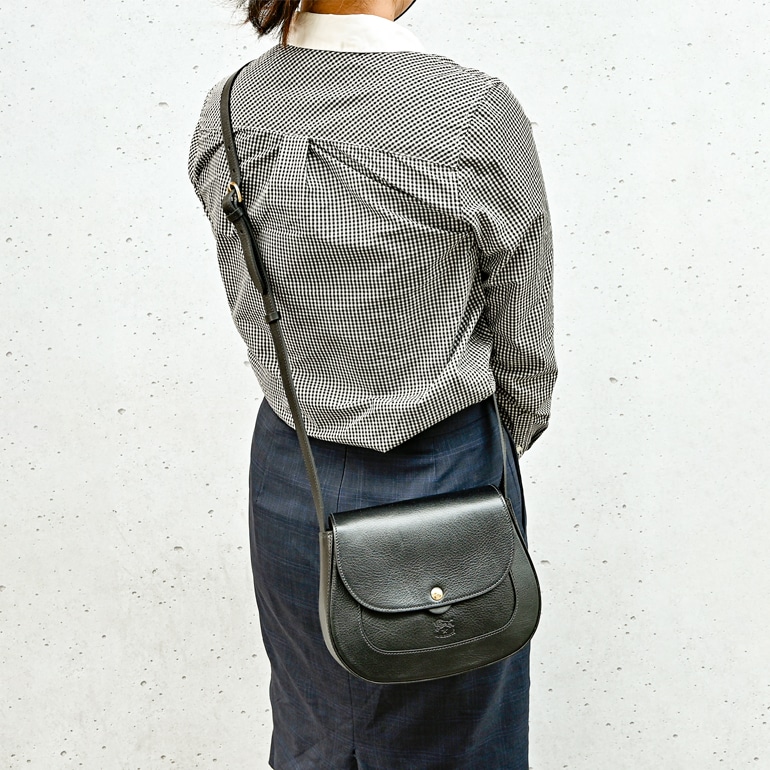 美品 イルビゾンテ Mezzomonte レザー ショルダーバッグ サドルバッグ イルビゾンテ IL BISONTE ショルダーバッグ サドルバッグ