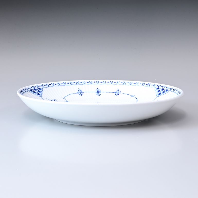 ロイヤルコペンハーゲン ブルーフルーテッド ハーフレース ディーププレート 25cm  1102731(1061052) 名入れ可有料 ※名入れ別売り 北欧食器 洋食器 ROYAL COPENHAGEN【スペシャルラッピング660円(別売り)】