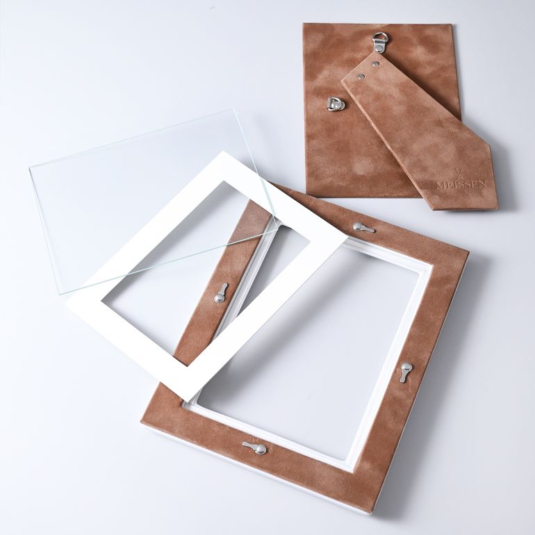 マイセン 剣マーク コレクション 双剣 フォトフレーム LWサイズ（9.5cm×14.5cmまで）対応 写真立て Meissen 77A042-53N74-1 名入れ可有料 インテリア オブジェ 置物【スペシャルラッピング660円(別売り)】