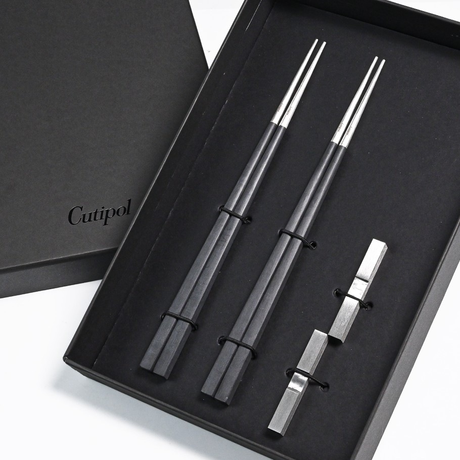 【名入れ可有料】クチポール Cutipol KUBE クーベ ブラック シルバー 2膳セット 箸/箸置き 夫婦箸 チョップスティック 22.5cm KU39 洋食器【スペシャルラッピング660円(別売り)】
