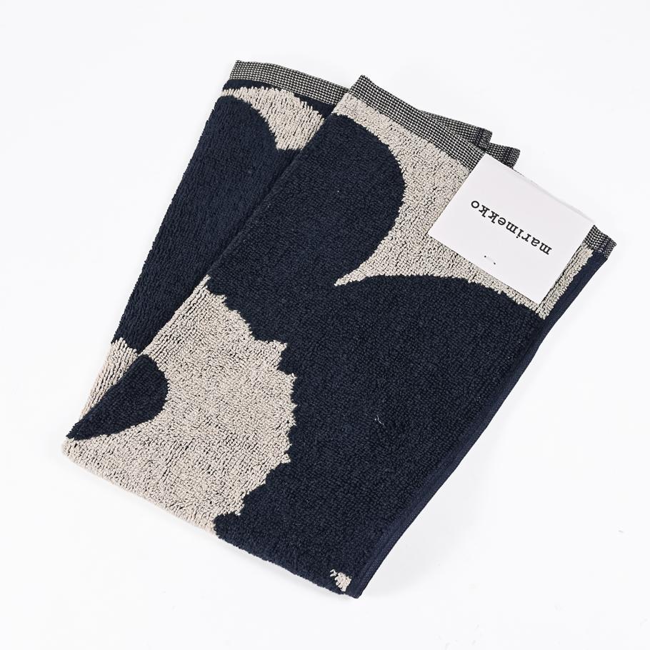 マリメッコ marimekko ゲストタオル 30×50cm フェイスタオル UNIKKO ウニッコ コットン×ダークブルー 070527 851/74031 851 名入れ 刺しゅう可有料 北欧雑貨 北欧デザイン  ネコポス限定 送料無料<br>【スペシャルラッピング660円(別売り)】