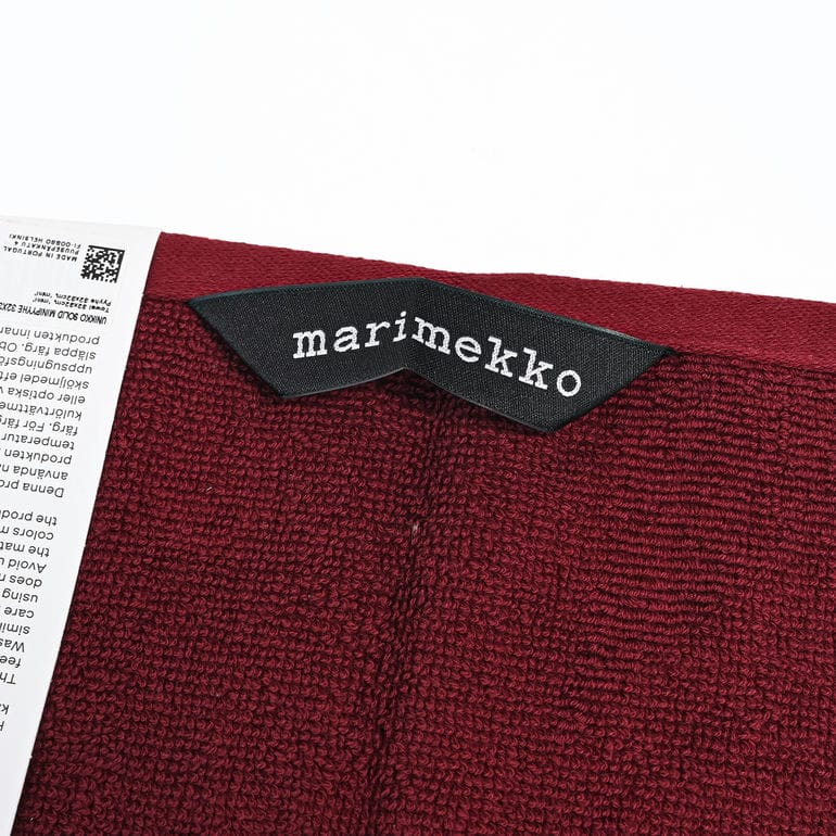 【刺しゅう名入れ可有料】マリメッコ marimekko ハンドタオル 32cm ミニタオル ハンカチ Unikko ウニッコ ソリッド MINIPYYHE バーガンディ 74282 074282 330 北欧雑貨 北欧デザイン ネコポス限定 送料無料<br>【スペシャルラッピング660円(別売り)】