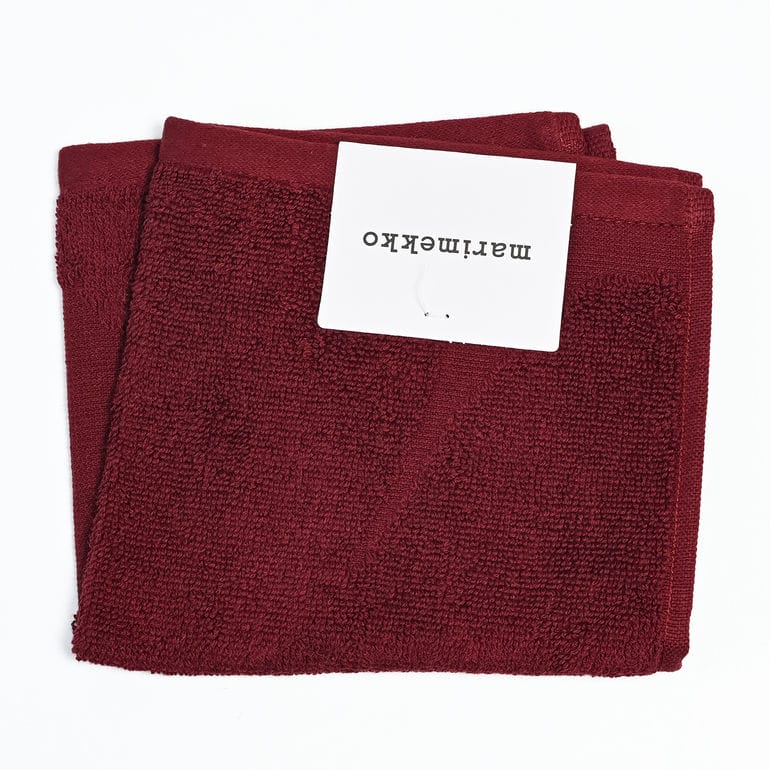 【刺しゅう名入れ可有料】マリメッコ marimekko ハンドタオル 32cm ミニタオル ハンカチ Unikko ウニッコ ソリッド MINIPYYHE バーガンディ 74282 074282 330 北欧雑貨 北欧デザイン ネコポス限定 送料無料<br>【スペシャルラッピング660円(別売り)】