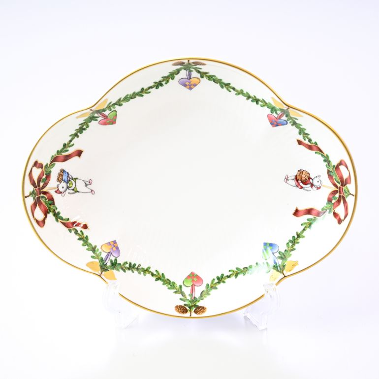 ロイヤルコペンハーゲン スターフルーテッド クリスマス ディッシュ 17.5cm×14cm 日本未発売 2503353(1055053) 北欧食器 洋食器 名入れ可有料 【スペシャルラッピング660円(別売り)】