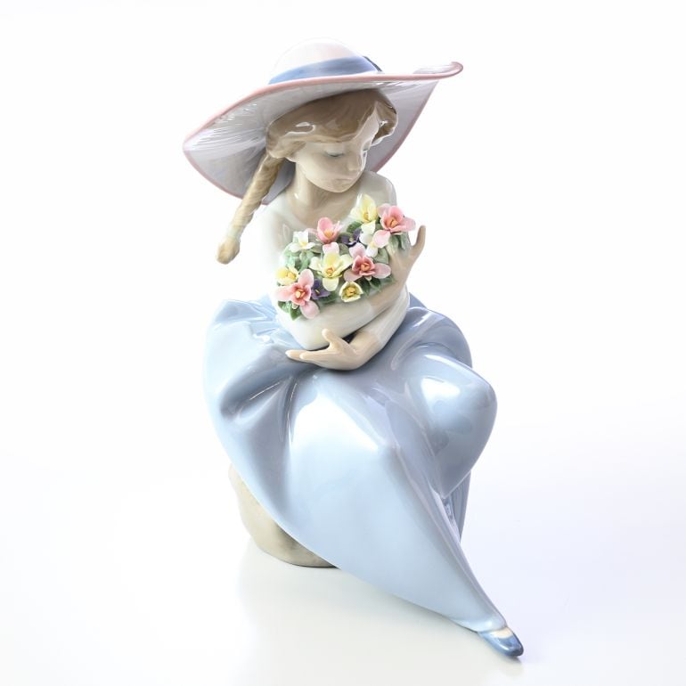 リヤドロ 花の香りにつつまれて フィギュア 人形 女性 LLADRO リアドロ フィギュリン 01005862 インテリア オブジェ 置物【スペシャルラッピング大B対応(別売り)】