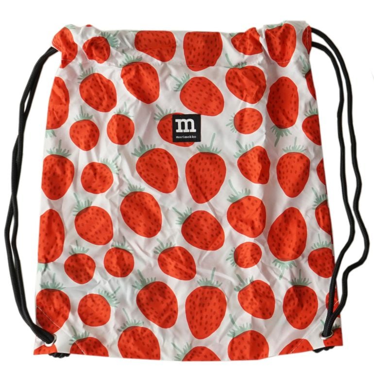 マリメッコ marimekko バッグ リュック スマートサック Mansikka マンシッカ イチゴ グリーン×オフホワイト×レッド 049696 136 北欧雑貨 北欧デザイン