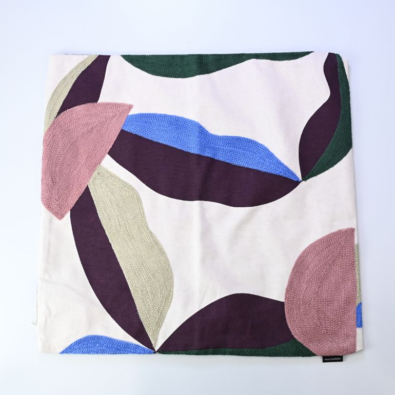 marimekko 花刺繍 ベージュ スウェット marimekko 花刺繍 ベージュ スウェット