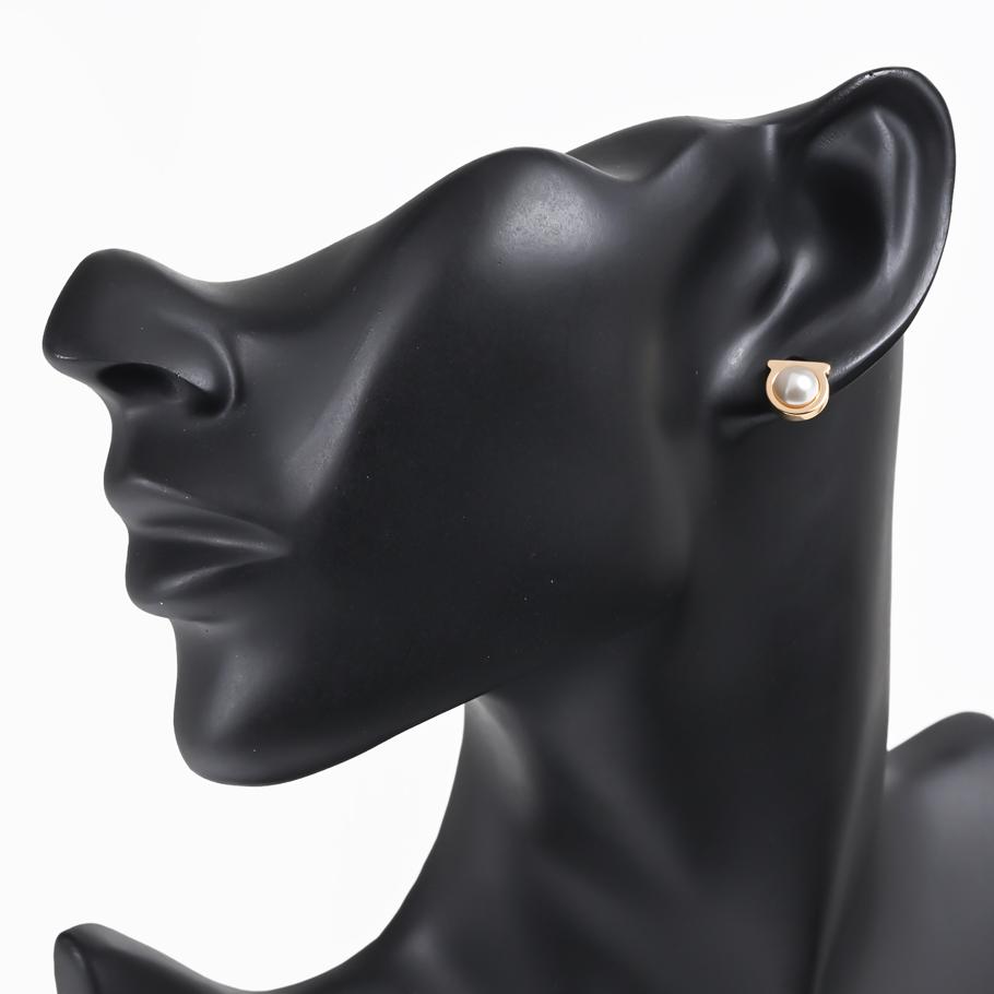 【スペシャルラッピング付き】フェラガモ Salvatore Ferragamo サルヴァトーレフェラガモ ピアス パールピアス ガンチーニ レディース ゴールド 760121 696454 0696454