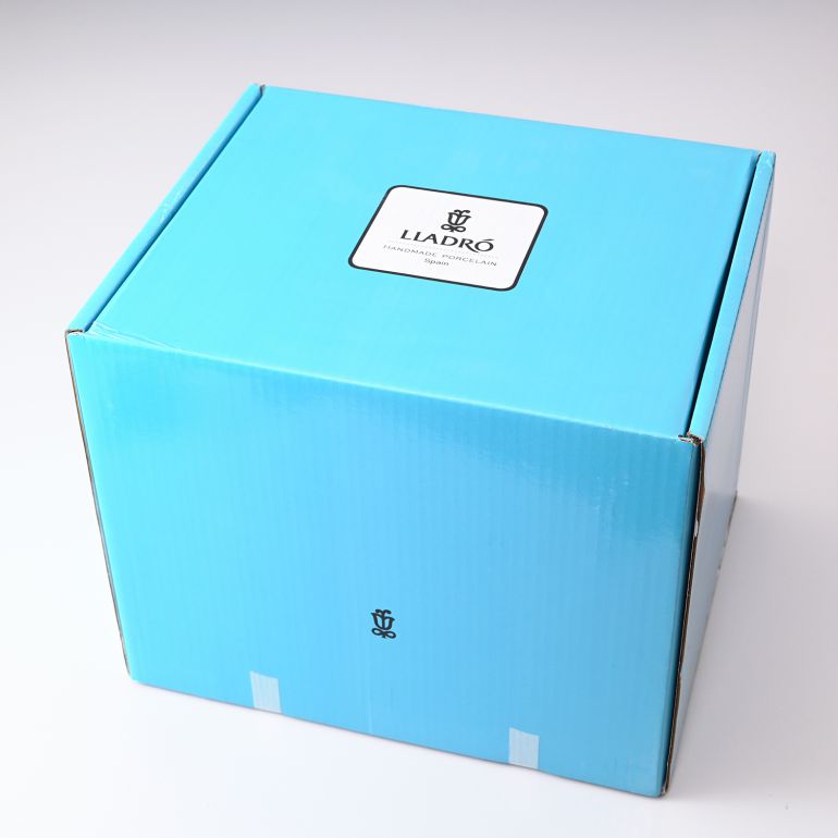 リヤドロ バルコニーの朝 フィギュア 人形 女性 女の子 花 LLADRO