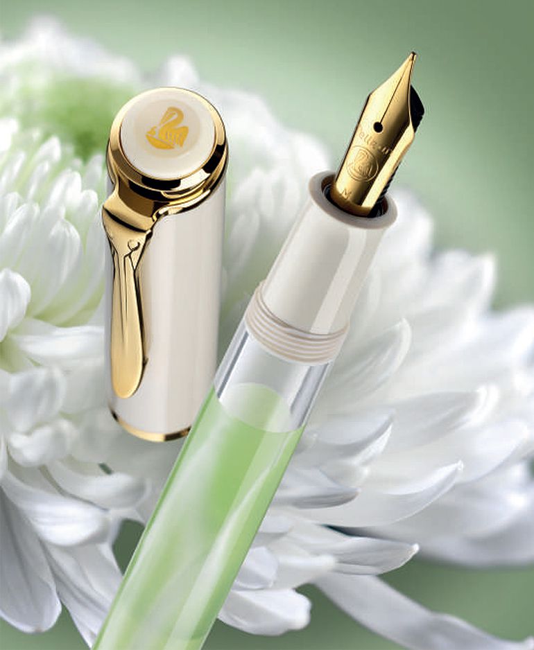 ペリカン万年筆 パステルグリーン EF（Amazon.co.jp: Pelikan