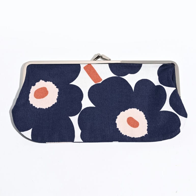 【刺しゅう名入れ可有料】マリメッコ marimekko 小物入れ ポーチ コスメポーチ 化粧ポーチ ペンケース がま口 シルマラシ クッカロ ミニ ウニッコ ネイビーブルー 73793 073793 157 北欧雑貨