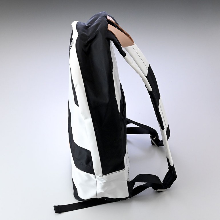 マリメッコ marimekko リュック バックパック デイバッグ Galleria Enni　ギャレリア ホワイト×ブラック　047076 190 北欧雑貨 北欧デザイン