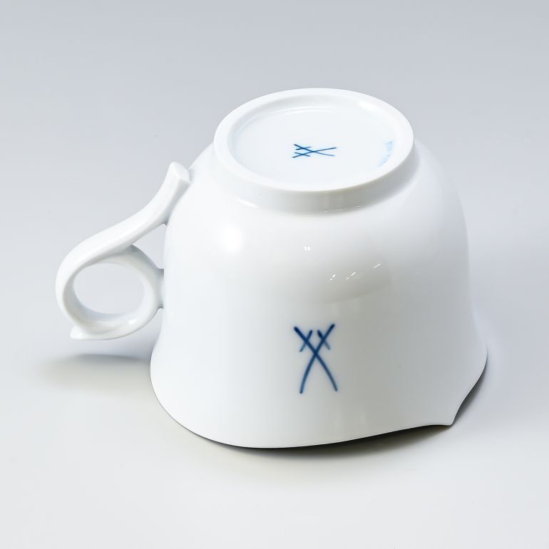 【名入れ可有料】【ドイツ本国のBOX付】マイセン 2客セット 剣マーク コレクション 双剣 マグカップ 300ml Meissen 825001-28576-1 洋食器 【ドイツ本国の紙袋別売り】【スペシャルラッピング1100円(別売り)】