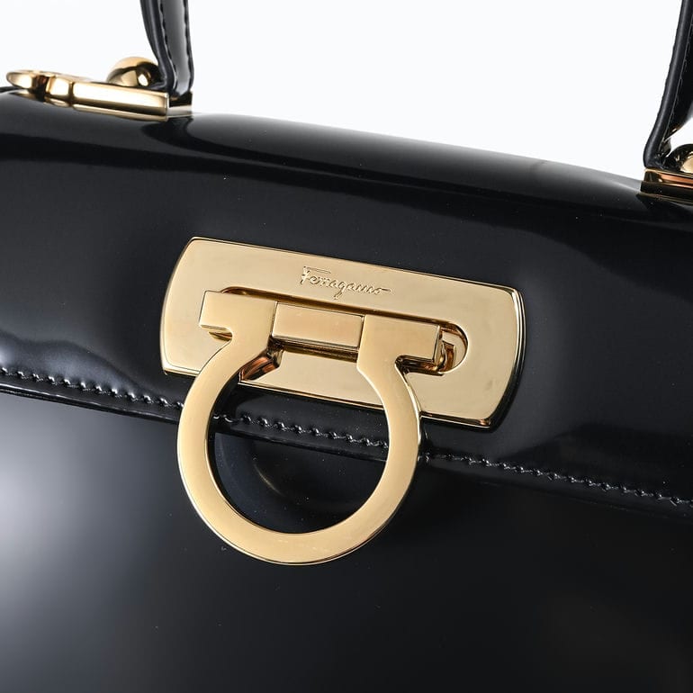 フェラガモ Salvatore Ferragamo サルヴァトーレフェラガモ ハンドバッグ トップハンドル ショルダーバッグ Sサイズ ガンチーニ レディース ブラック 212193 749021 0749021