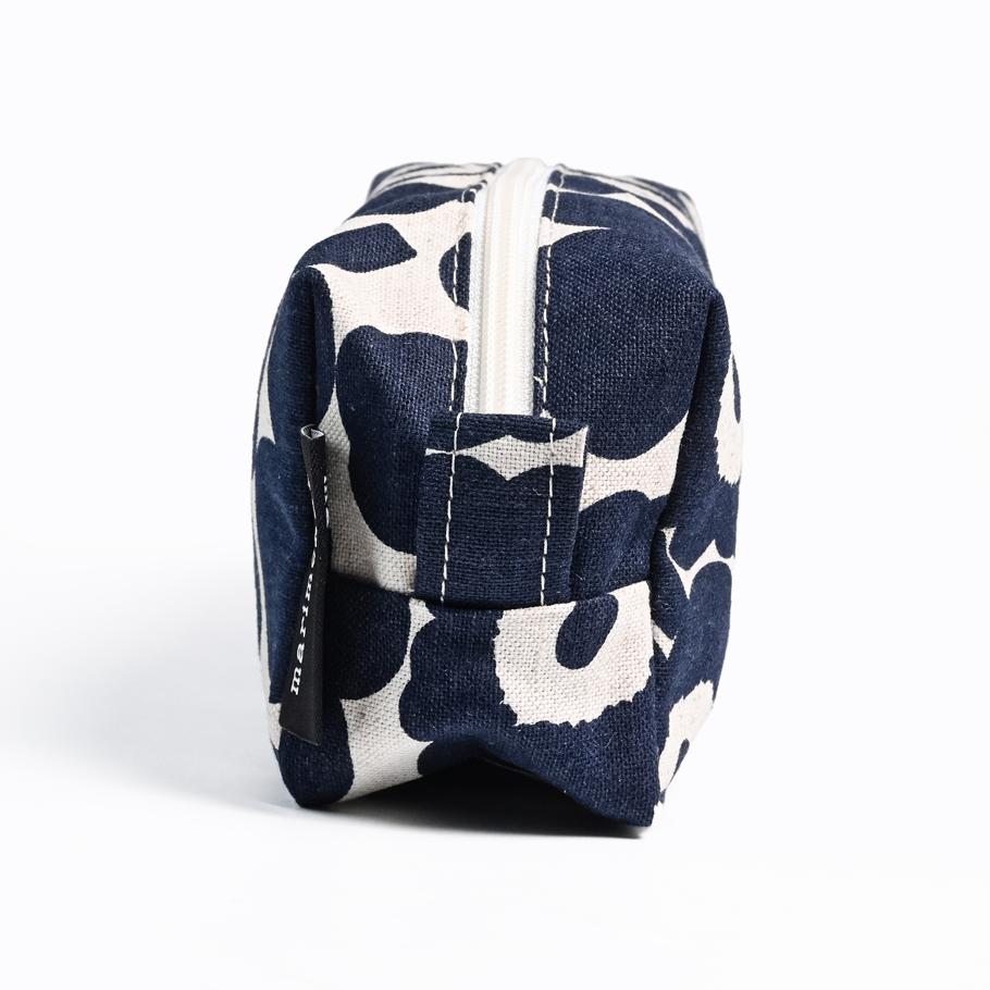 【新品未使用】レア marimekko フィンランド製バニティケース ポーチ マリメッコ」大好きな「ウニッコ」柄のバニティポーチ コスメポーチ