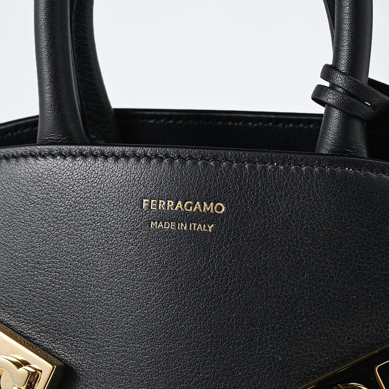 フェラガモ Salvatore Ferragamo サルヴァトーレフェラガモ ハンドバッグ トップハンドル ショルダーバッグ XSサイズ Hug ミニ レディース ブラック 215975 768853 0768853