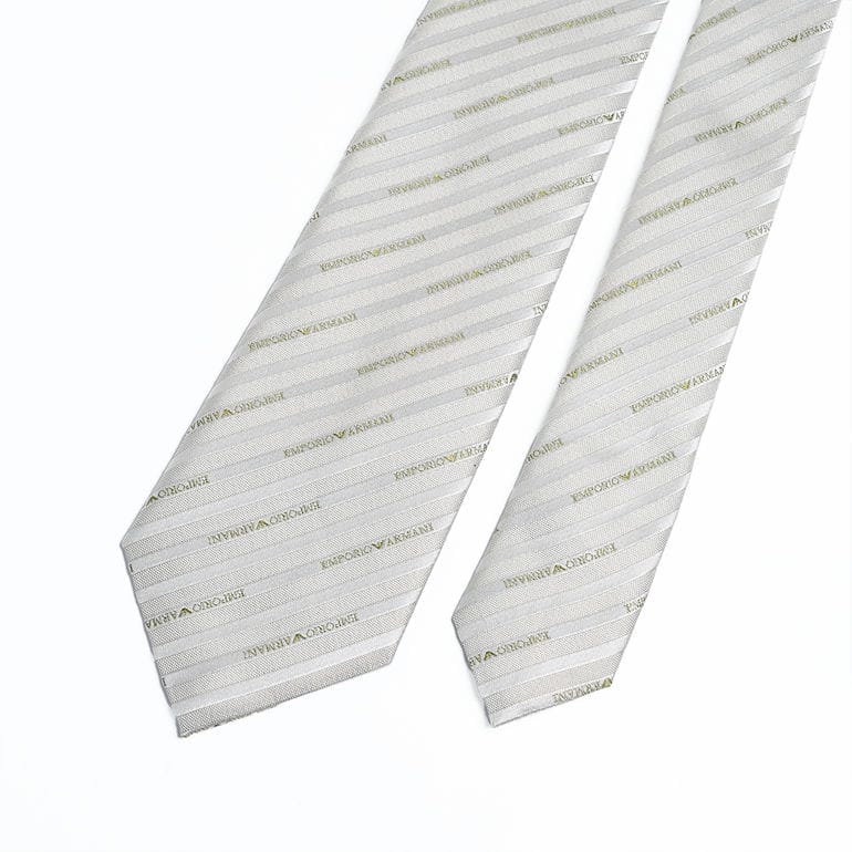 【名入れ可有料】エンポリオ アルマーニ EMPORIO ARMANI ネクタイ メンズ 大剣幅7.5cm シルク100% ネームロゴタイプ グレー MADE IN ITALY 340075 2R605 F8109 【スペシャルラッピング660円(別売り)】