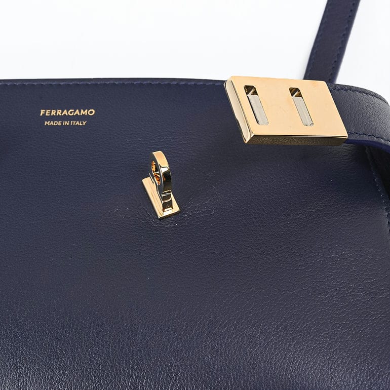 フェラガモ Salvatore Ferragamo サルヴァトーレフェラガモ ショルダーバッグ クロスボディバッグ Hug ミニ レディース ミッドナイト ネイビー 218964 774622 0774622