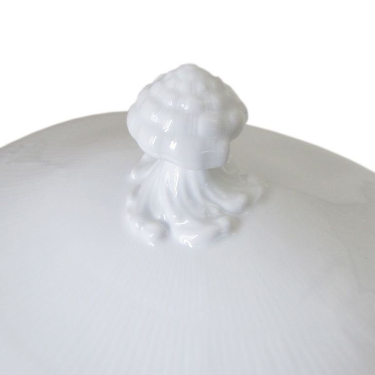 ロイヤルコペンハーゲン ホワイトフルーテッド ハーフレース ふた付き 深皿 シチュー皿 26cm×19cm 2000ml 1128181 日本未発売 1017281 北欧食器 洋食器 【スペシャルラッピング660円(別売り)】