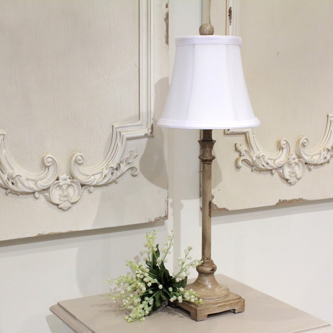 シャビーシック テーブルランプ ホワイトシェード 木製調ベース
