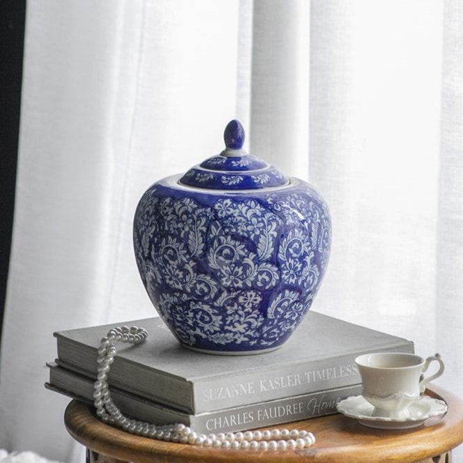 シノワズリの蓋付き 飾り壺