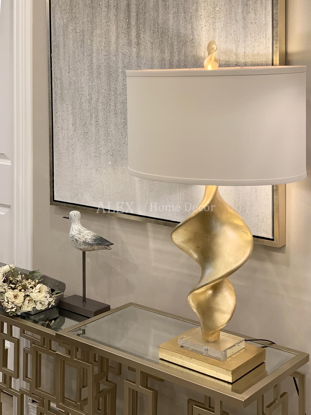 スパイラル型ゴールドテーブルライト : TPMAFF スパイラルS字型テーブルランプ、LEDデスク