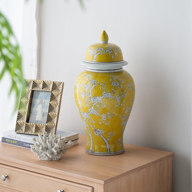 シノワズリな蓋付の花瓶