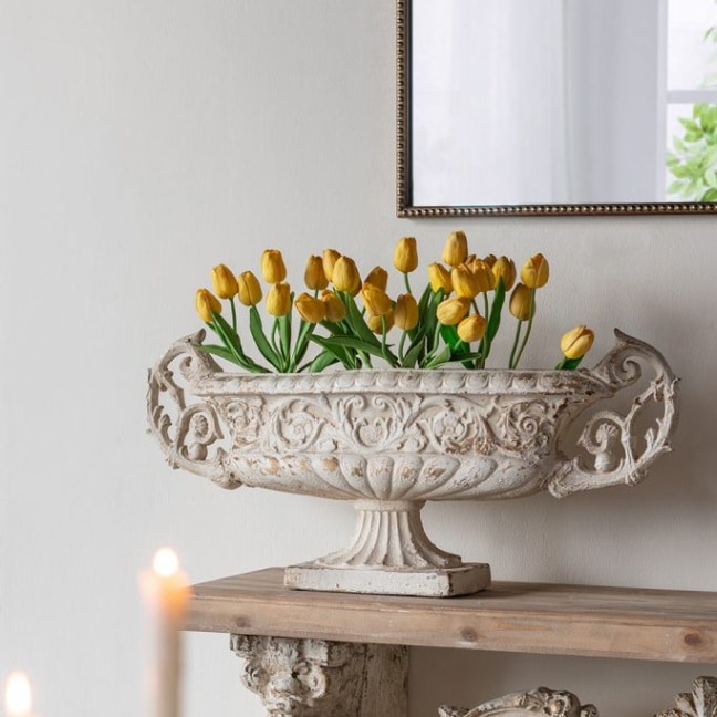 ヨーロピアンなアンティーク調のプランター