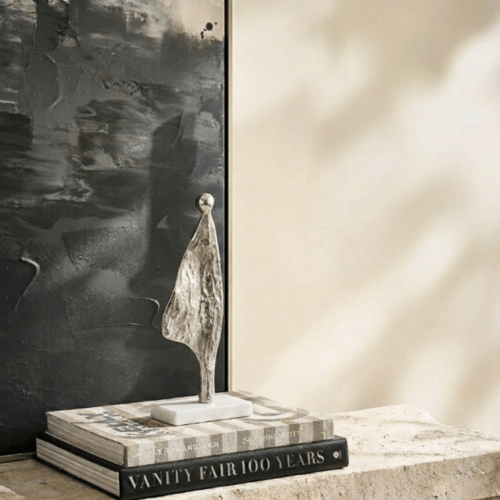 人物モチーフ オブジェ 高さ28cm 大理石スタンド付き