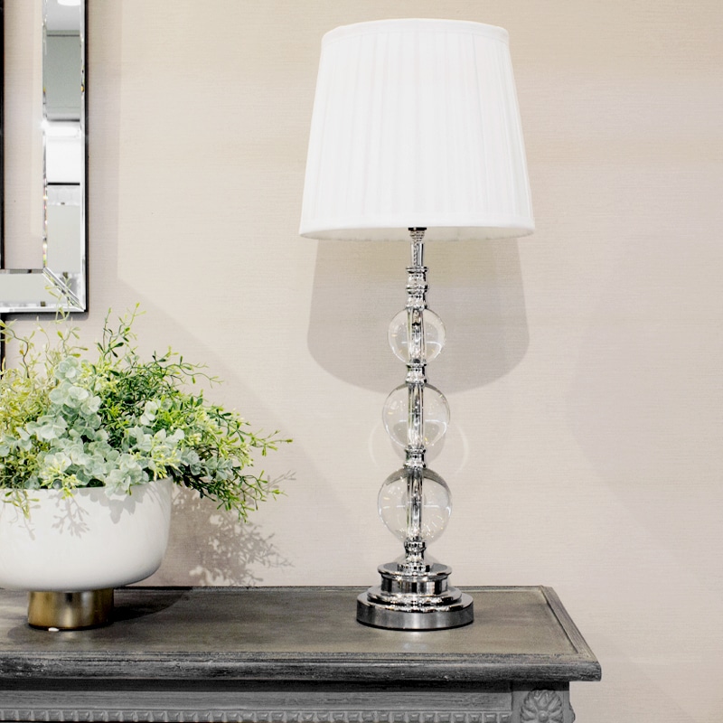 ガラスベースのモダンなテーブルランプ