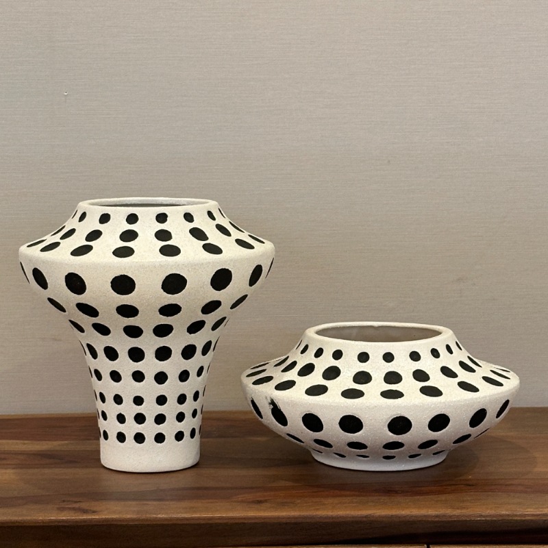 手描き花模様卵型花瓶 手描き花模様卵型花瓶