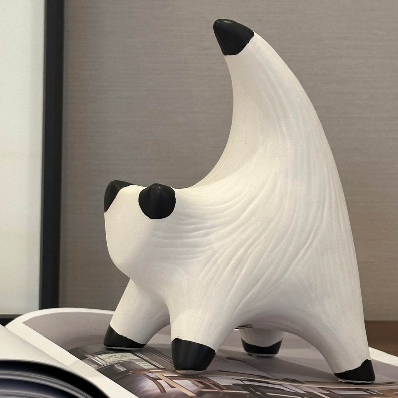 陶器オブジェ 猫モチーフ ホワイト＆ブラック H16cm | デコレーション