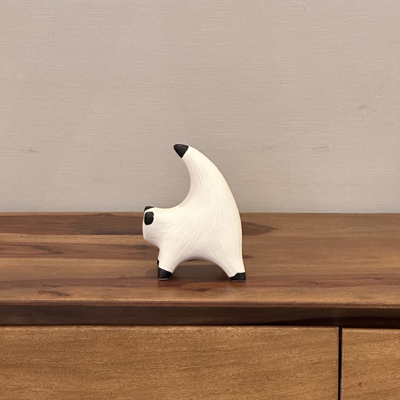 陶器オブジェ 猫モチーフ ホワイト&ブラック H16cm | デコレーション 陶器オブジェ 猫モチーフ ホワイト&ブラック H16cm | デコレーション