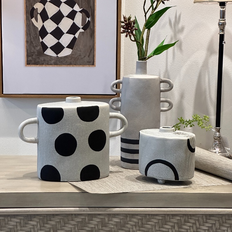 モダンストライプハンドルベース 陶器製 花瓶 | インテリア